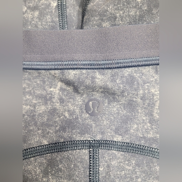 Lululemon High Rise Paddle Crop 15.75" Denim Wash Print Blue Hail Multi Size 4 - Picture 13 of 16